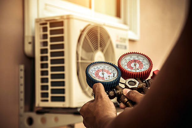 Professional Ac Installation technician working in Willow Springs, IL